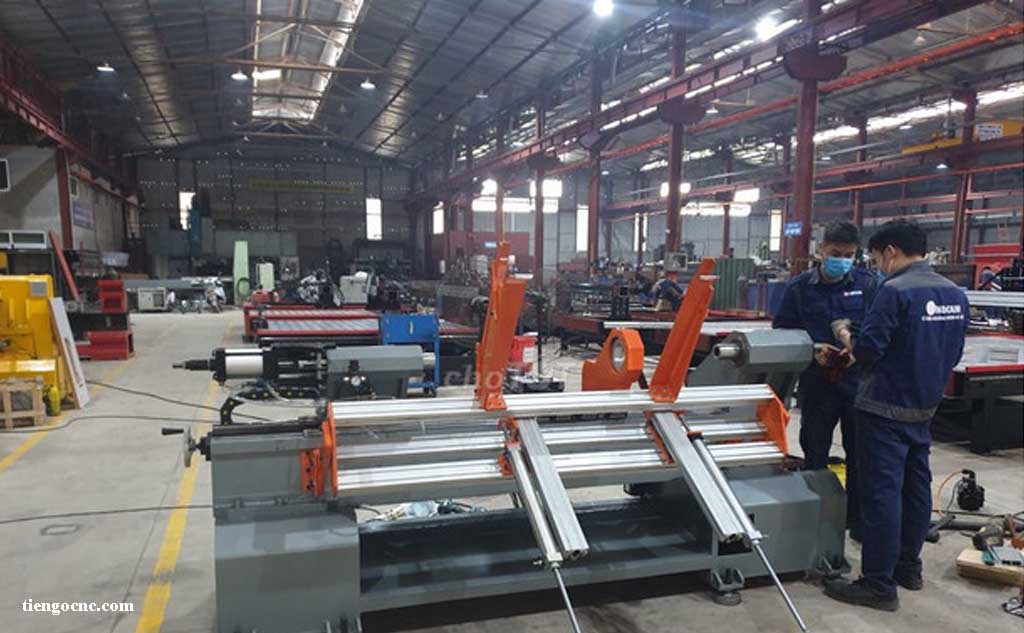Chế tạo máy tiện gỗ CNC thương hiệu Windcam của nhà máy Đông Phương.